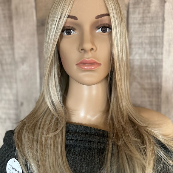 HairCube Classic Mixed Blonde 13x6 Free Parting Synthetic Wig - Timeless Beauty - Picture 5 of 13